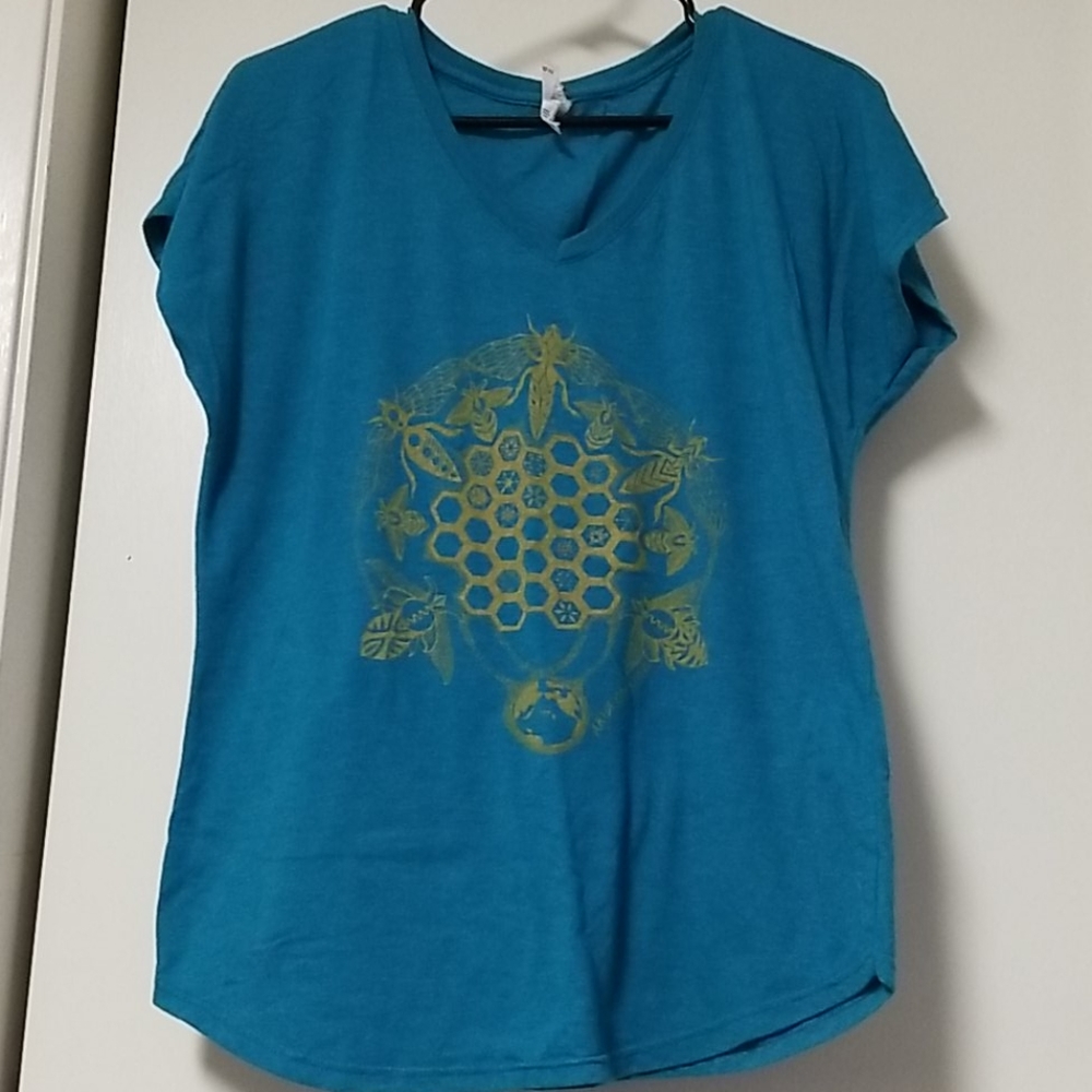 3\$10 LARGE AKUA CREATIVE V Neck TEE Beehive